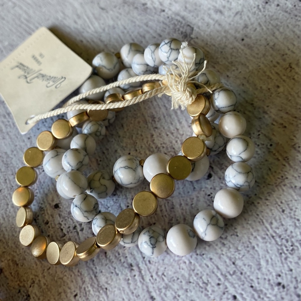 🛍 6 for $35 • NWT Set of 2 Universal Thread Genuine Stone Stretch Bracelet Sets - Picture 5 of 8